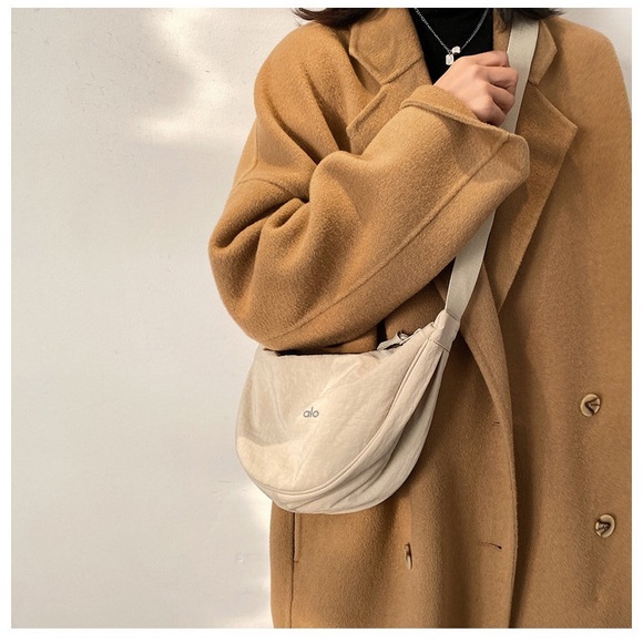 🌿🌿ALO Yoga Crossbody Bag with Ornate Design - Picture 3 of 4